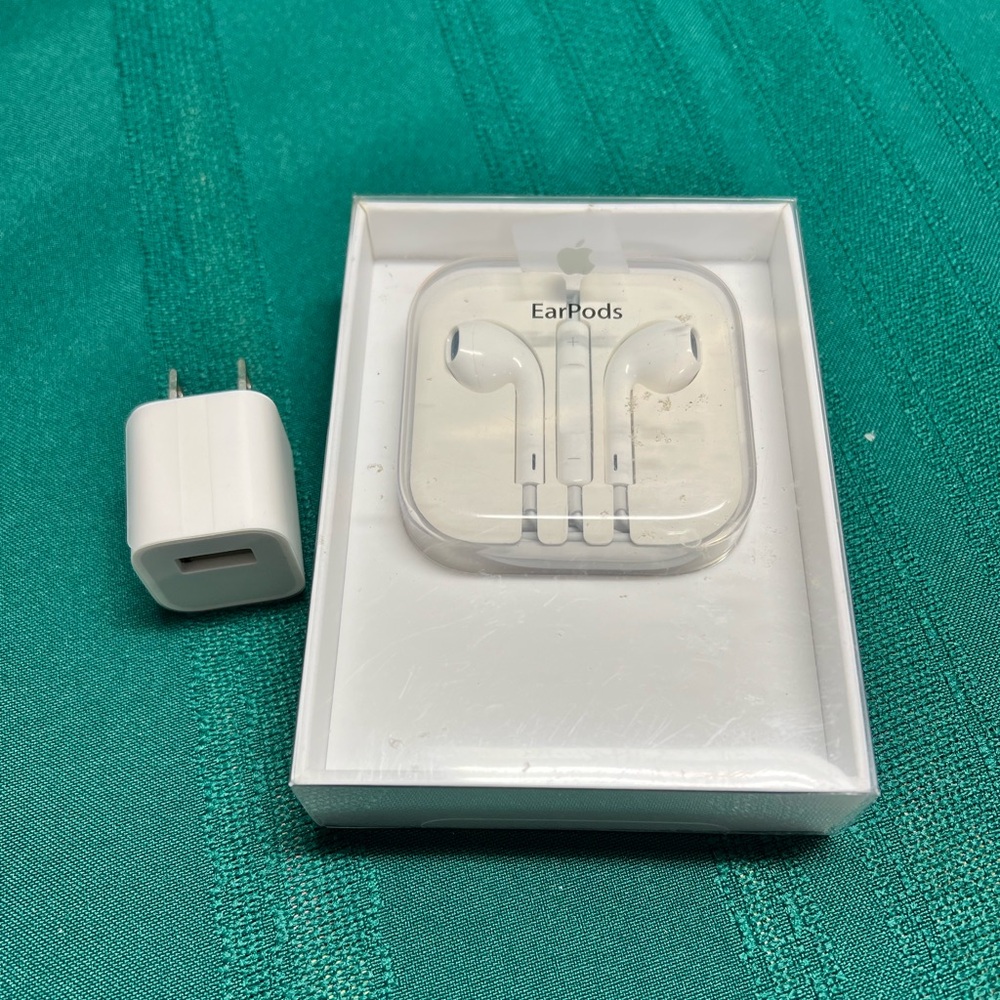 iphone ear buds  & plug